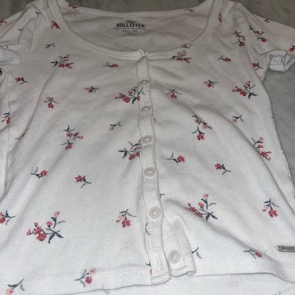 Hollister Baby Tee - Buttoned and Ribbed - Picture 3 of 8